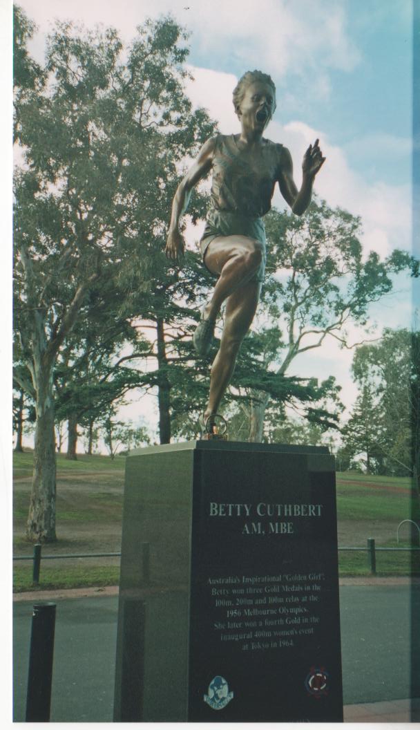 Betty Cuthbert statue MCG